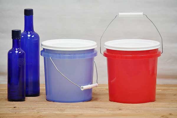 1 Gallon Plastic Bucket