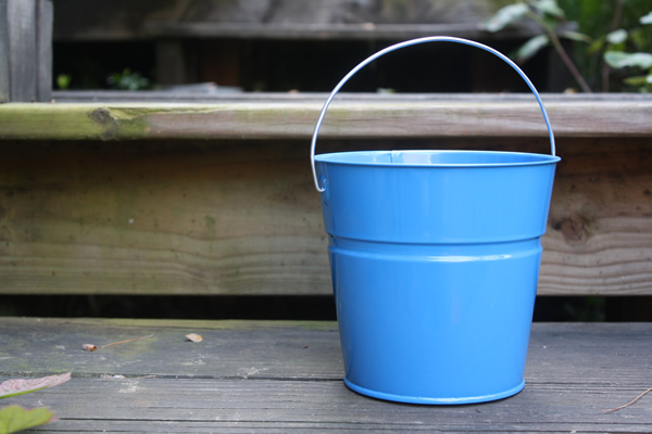 2 Quart Color Metal Bucket