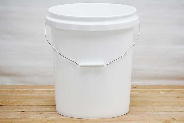 Professional 5 Gallon Wash Bucket - White