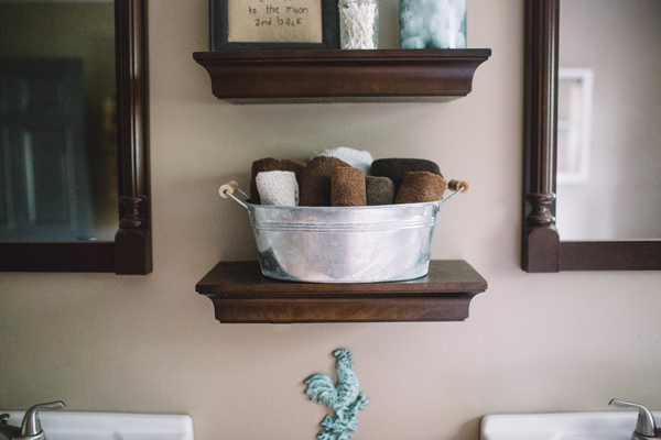 Bath Towel Galvanized Tub Storage Idea