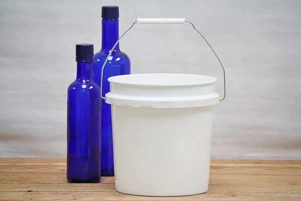 1 gallon plastic buckets