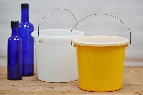 5 Quart Plastic Bucket