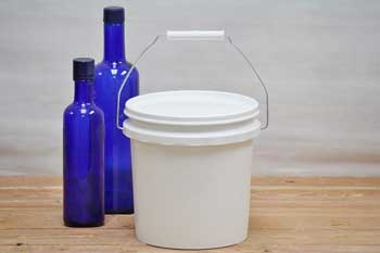 1 Gallon Plastic Bucket With Lid