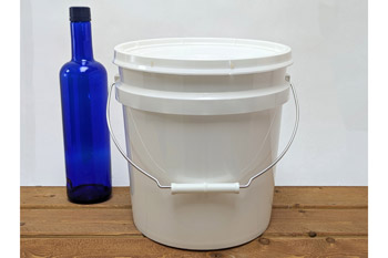 2 Gallon Plastic Bucket With Lid