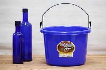 Blue 2 Gallon Feed Bucket